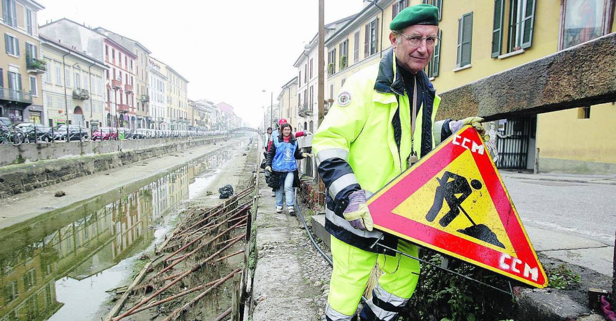 Operazione Navigli puliti, in 2mila con la scopa