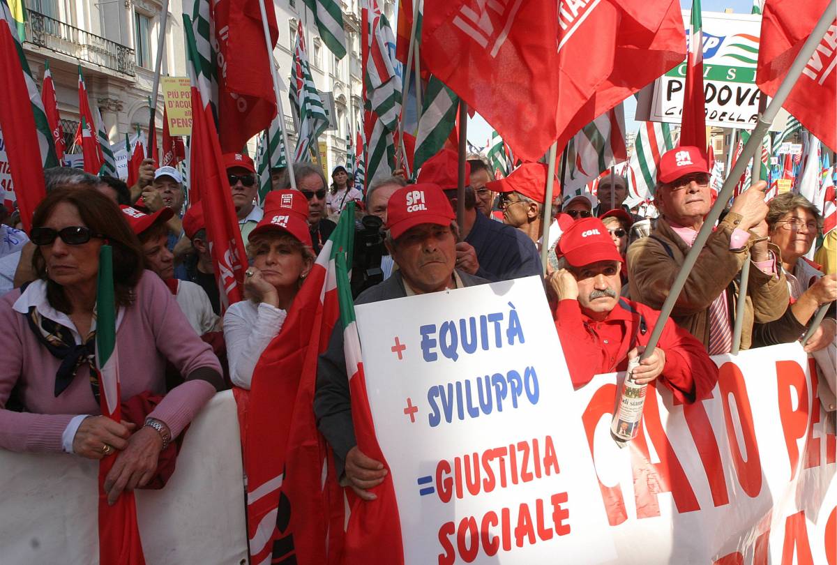 Pensioni, Prc e sindacati danno l'altolà al governo Prodi 