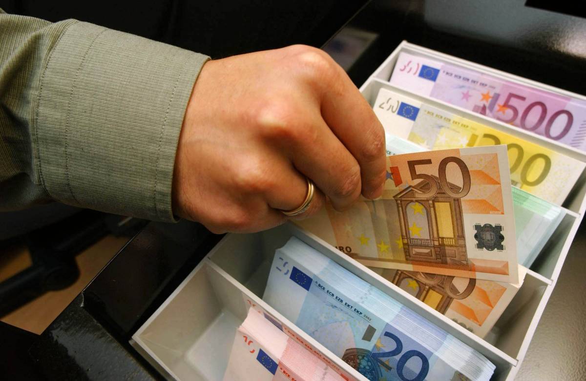 Metà famiglie vive con 1863 euro al mese