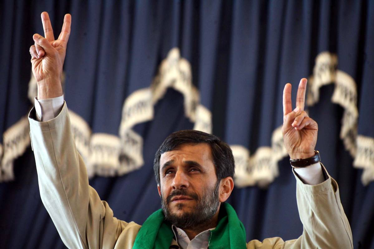 Ahmadinejad: "Avanti con il nucleare"