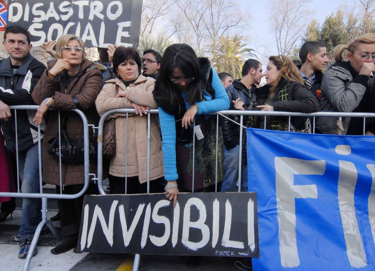 I cassintegrati fischiano il governo 
Prodi: non è colpa mia se protestano 