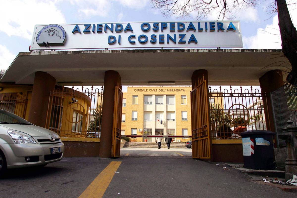 Cosenza, due avvisi di garanzia per la ragazza in coma