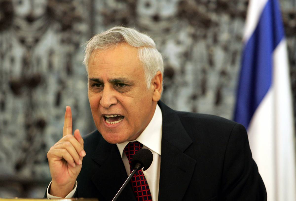 Israele, il parlamento approva l'autosospensione di Katsav