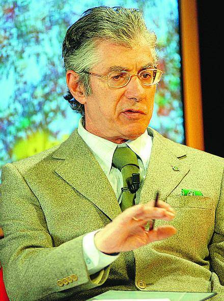 Bossi: sulla legge elettorale trattiamo anche col governo