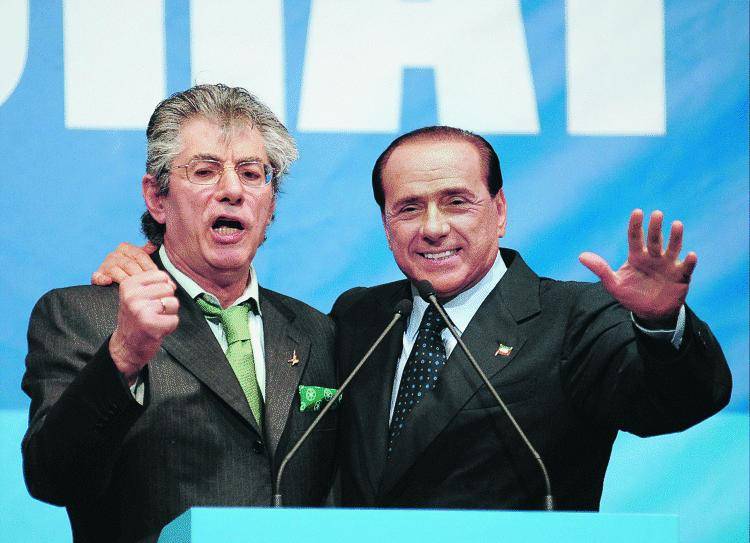 Bossi: Silvio, scendi in campo sul referendum