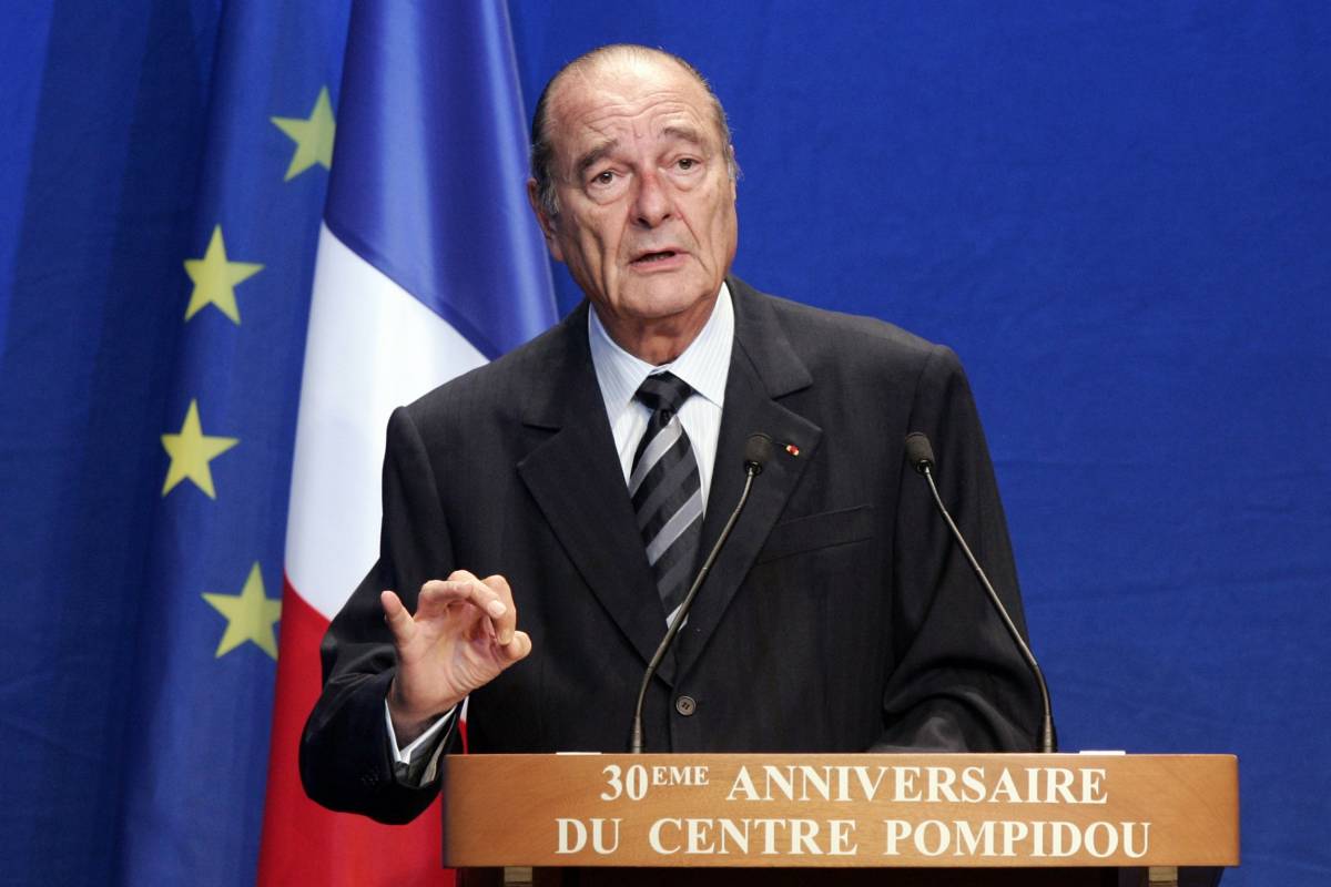 La gaffe di Chirac sull'Iran: "Se Teheran dovesse sganciare una bomba nucleare su Israele verrebbe rasa al suolo". Poi ritratta tutto