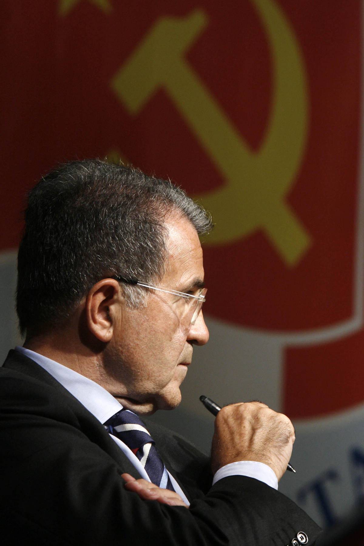 Berlusconi all'attacco: "Adesso  
Prodi deve dimettersi"