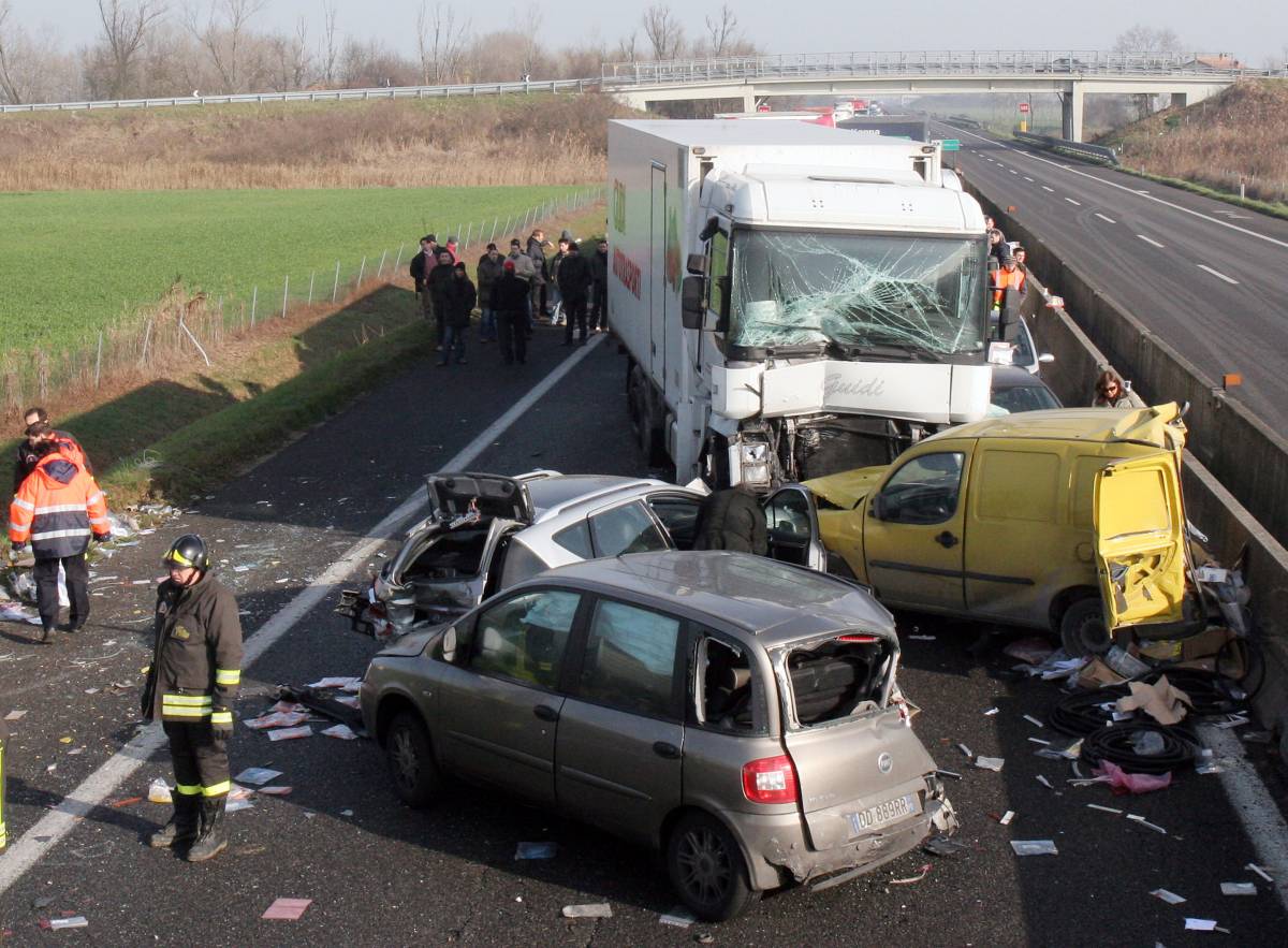 Nebbia, incidente sulla A13 
Autostrada chiusa per 5 ore