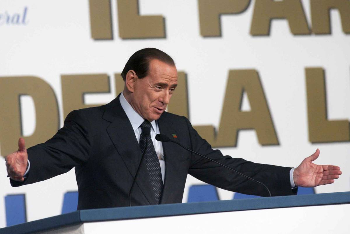 Berlusconi: "Prodi e i suoi 
devono lasciare e anche in fretta"