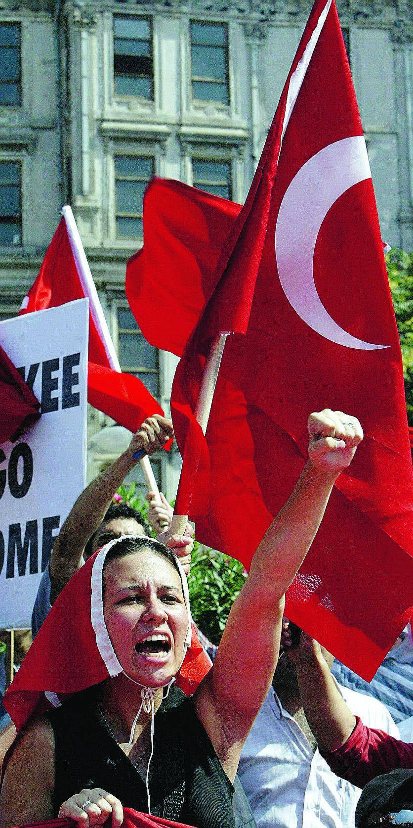 Gli ultrà turchi contano i nemici «13.500 traditori da eliminare»