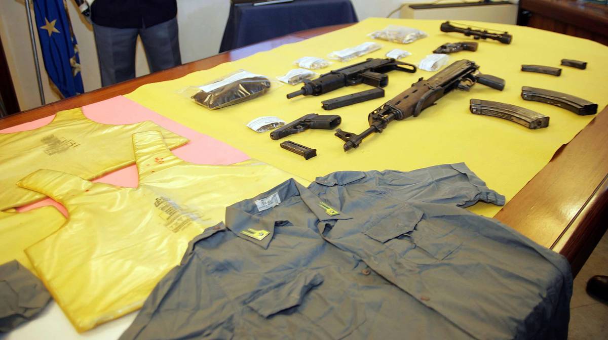 Padova, kalashnikov e mitra  
trovato l'arsenale delle Br