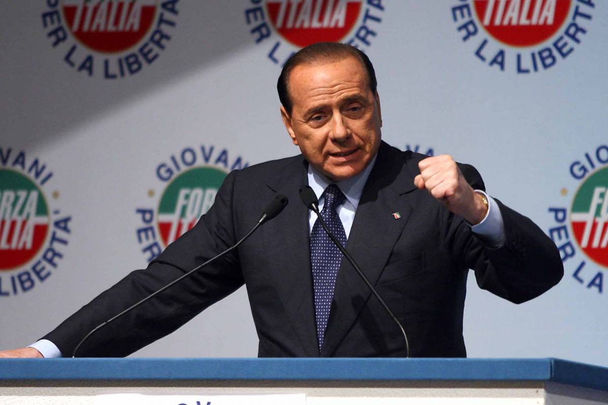 Berlusconi: "Io attaccato, ma il governo tace. Autobomba contro di me? Non commento"