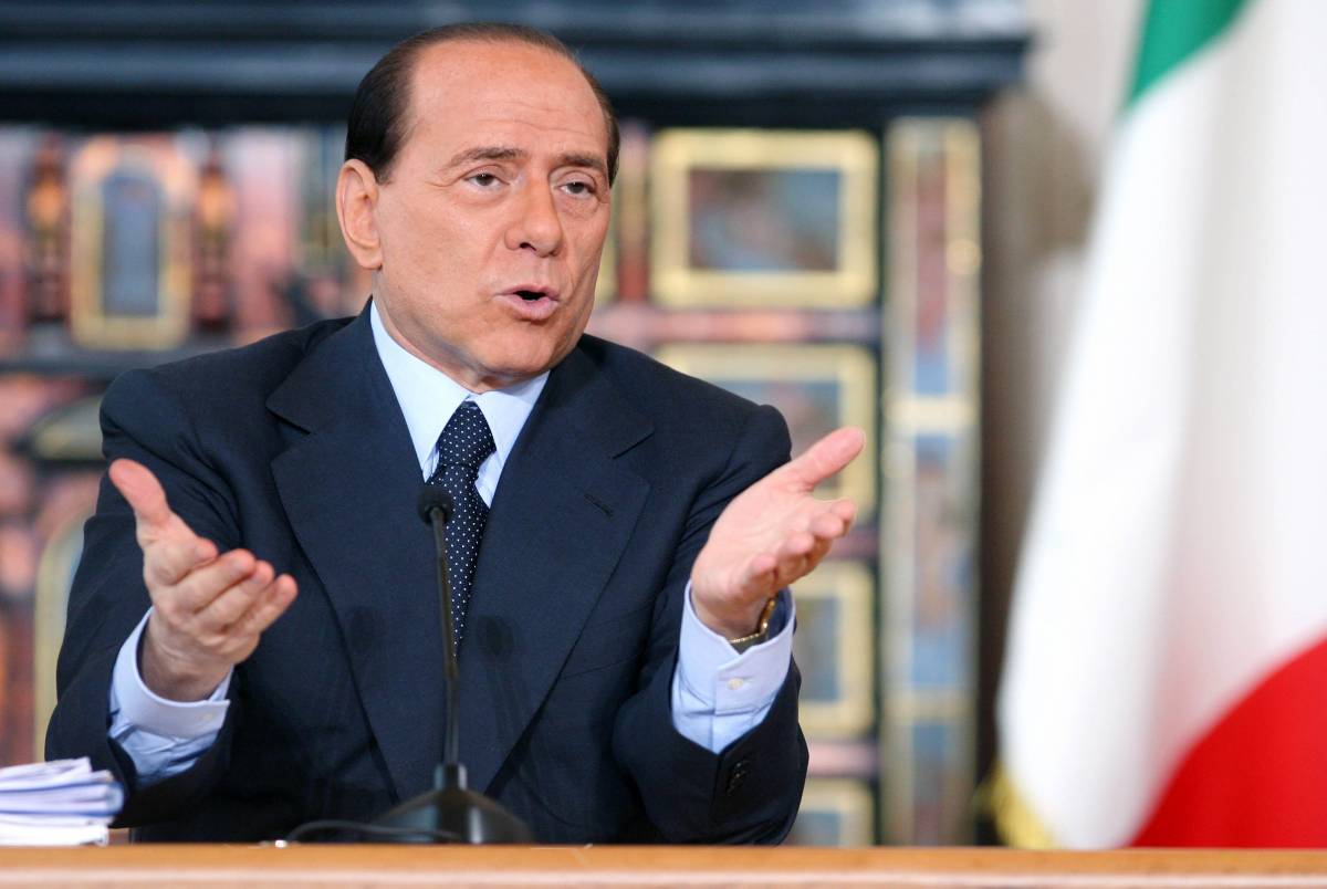 Berlusconi: umiliazione internazionale 
La Lega: al voto in primavera 