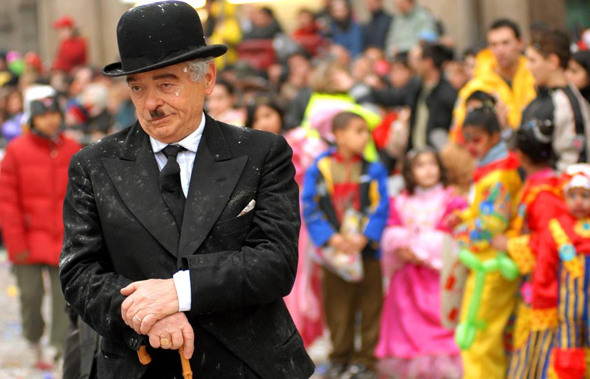 Maschere, carri e colori: sfila il carnevale