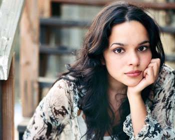 Norah Jones: "Non ballo e non vesto alla moda come Madonna" 