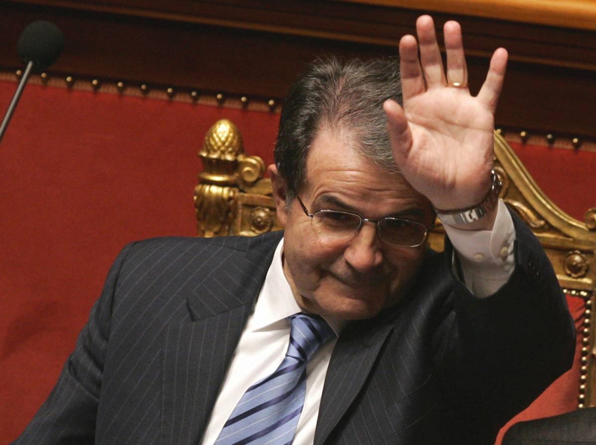 Prodi parla al Senato: "Sono fiducioso vedremo domani". Dall'Unione solo tre applausi. Fini: "Pochezza sconcertante" 