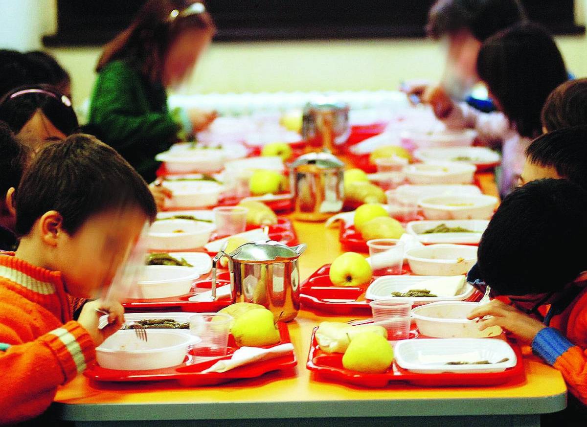 Carne agli alunni in Quaresima, scuola in rivolta