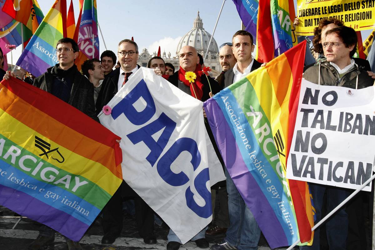 Il gay-pride di Veltroni fa arrabbiare i vescovi