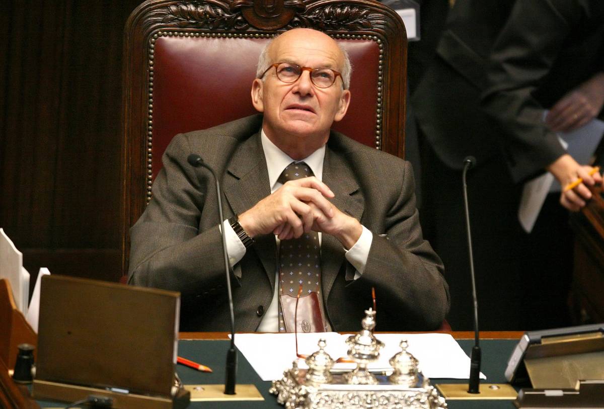 L'Unione cerca un "salvagente" 
Bertinotti: sì a maggioranze variabili. Fi: astuzie della sinistra