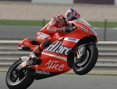 Motogp, Stoner vola in Qatar 
Valentino Rossi è secondo 