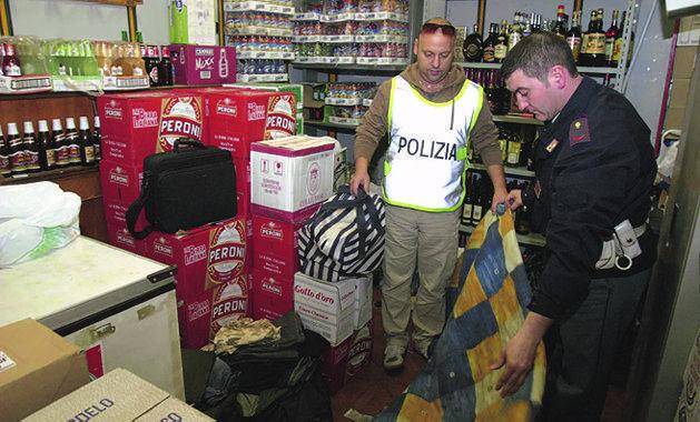 Chiuso circolo privato  era adibito a dormitorio