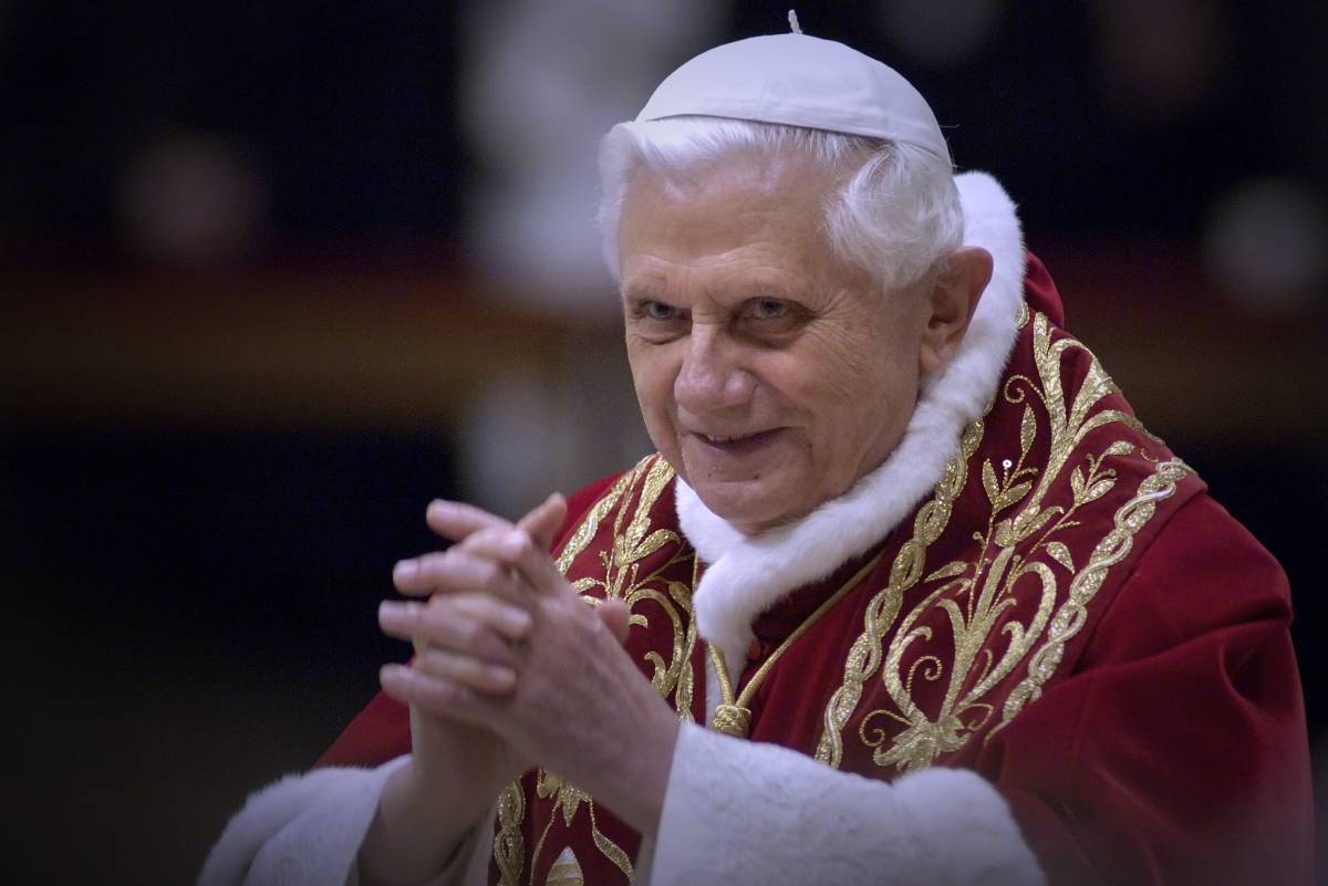 Benedetto XVI alla crociata contro i Dico: 
"Politici non votate leggi contro natura"