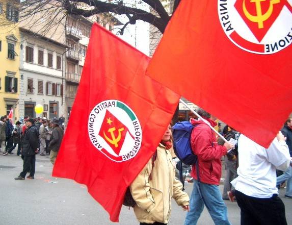 Scuola, Rifondazione scende in piazza 
contro il governo ma "blocca" i suoi ministri