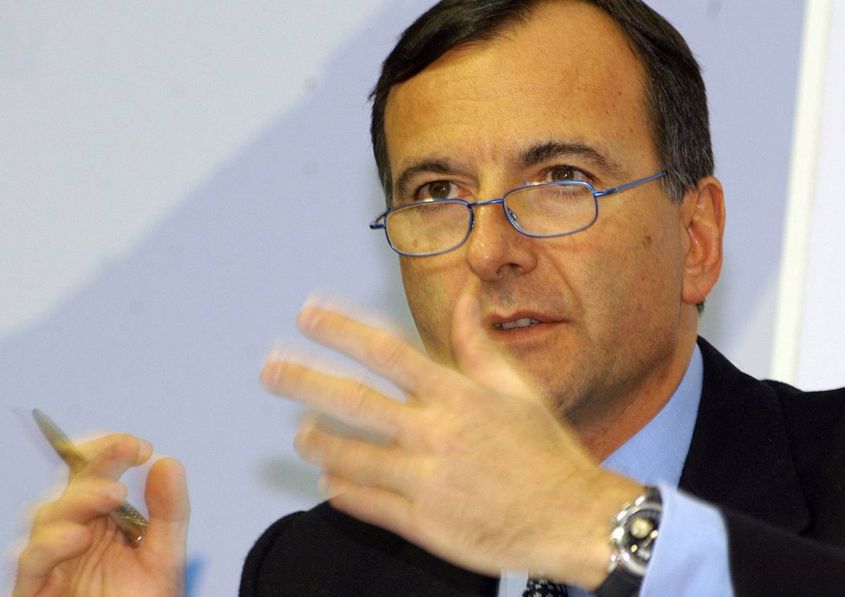 Frattini sull'inchiesta vip: "Intervenga 
il ministro Mastella"