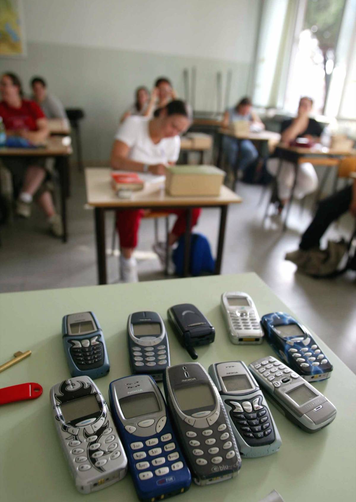 Fioroni va alla guerra 
"No cellulari in classe"
