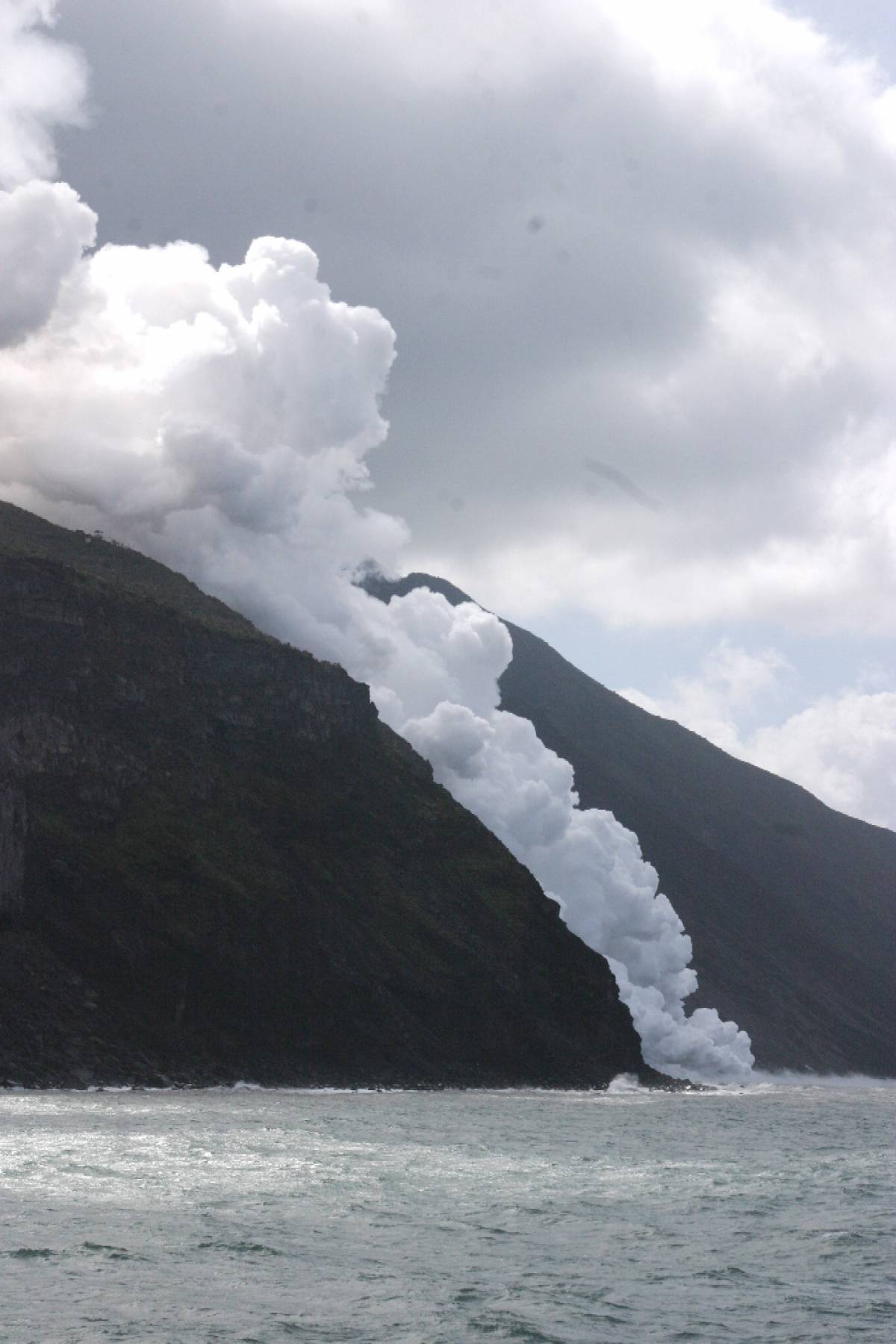 Lo Stromboli torna a farsi sentire: eruzione notturna