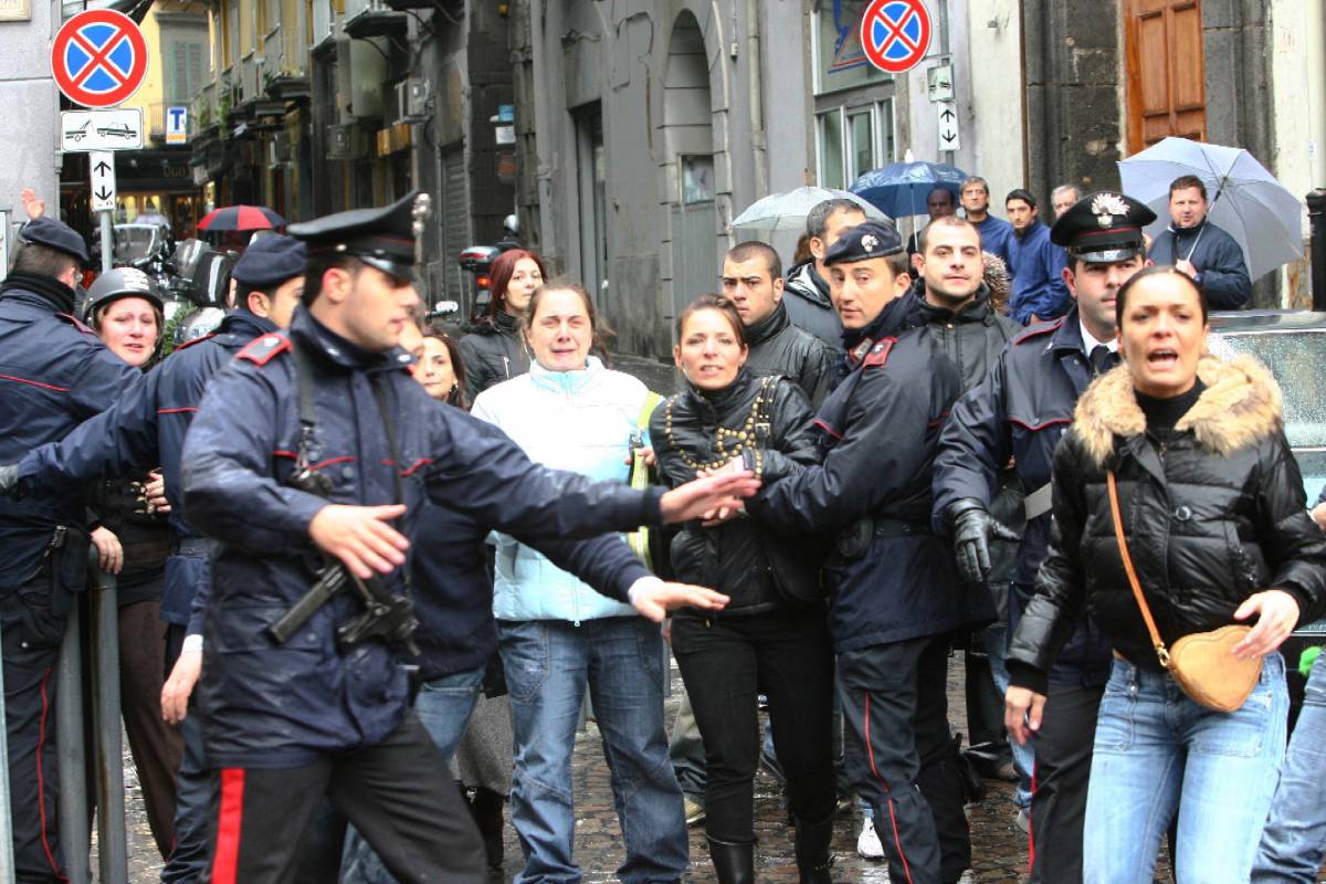 Napoli, blitz anticamorra 
Duecento gli arrestati