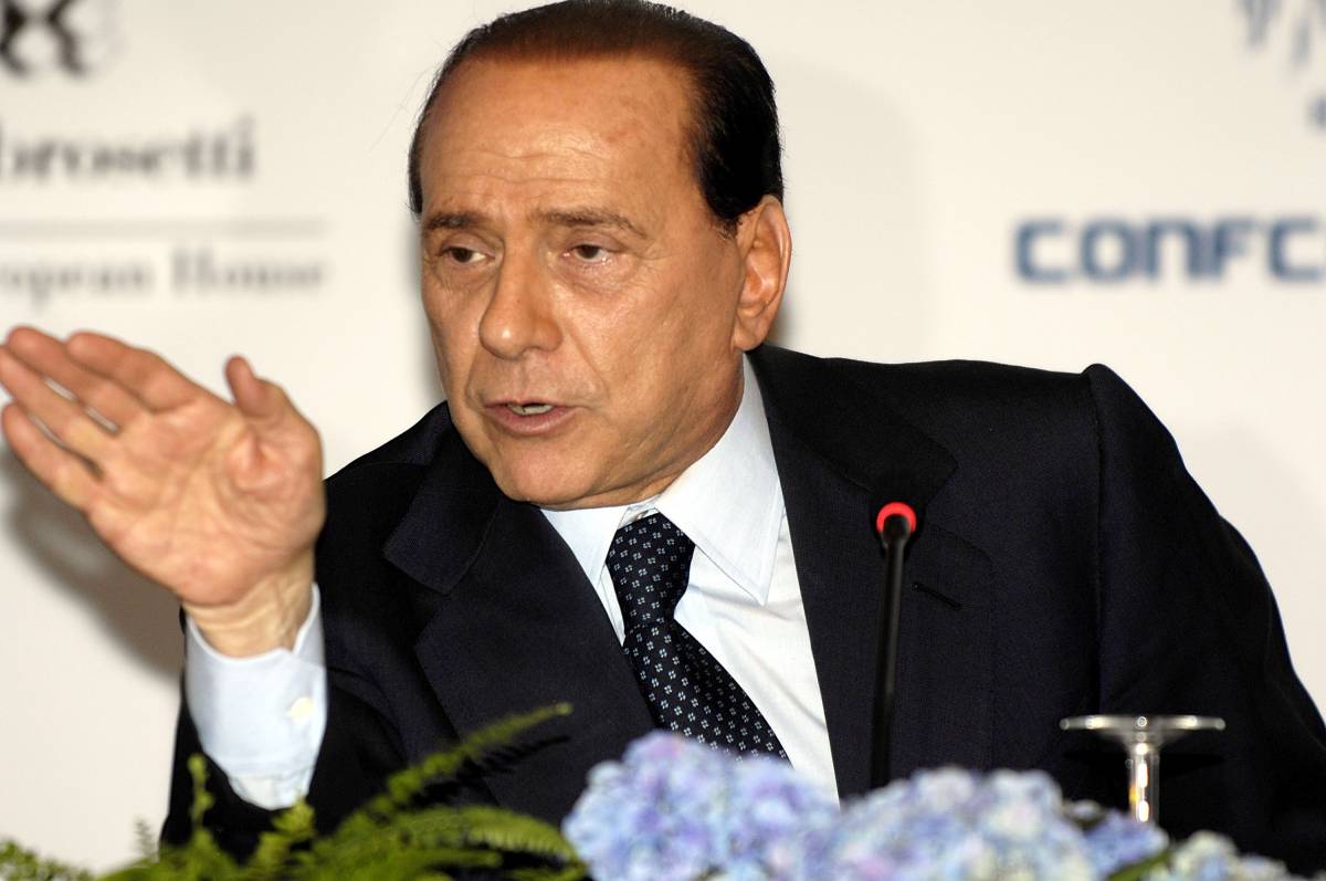 Berlusconi lancia le amministrative: 
"Le politicizzerò al massimo"