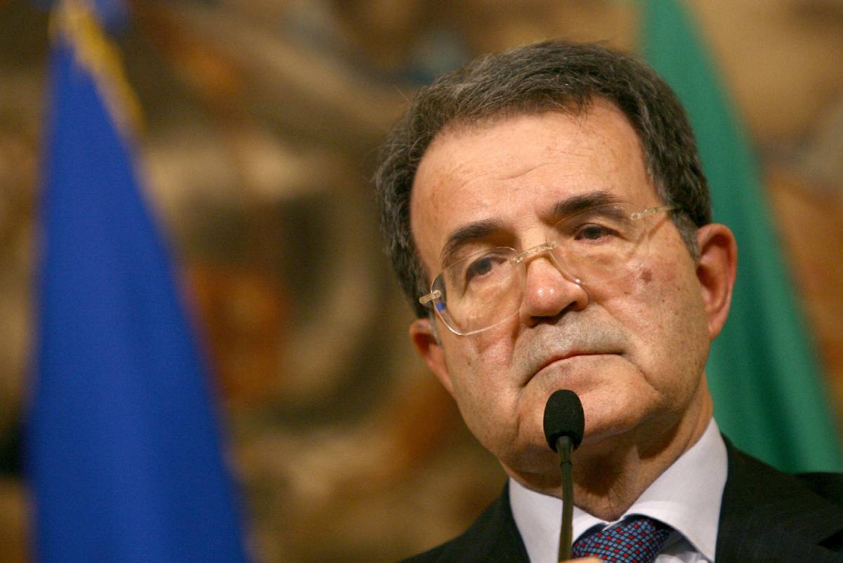 Prodi chiede l’ennesima fiducia: stavolta sui negozi dei barbieri