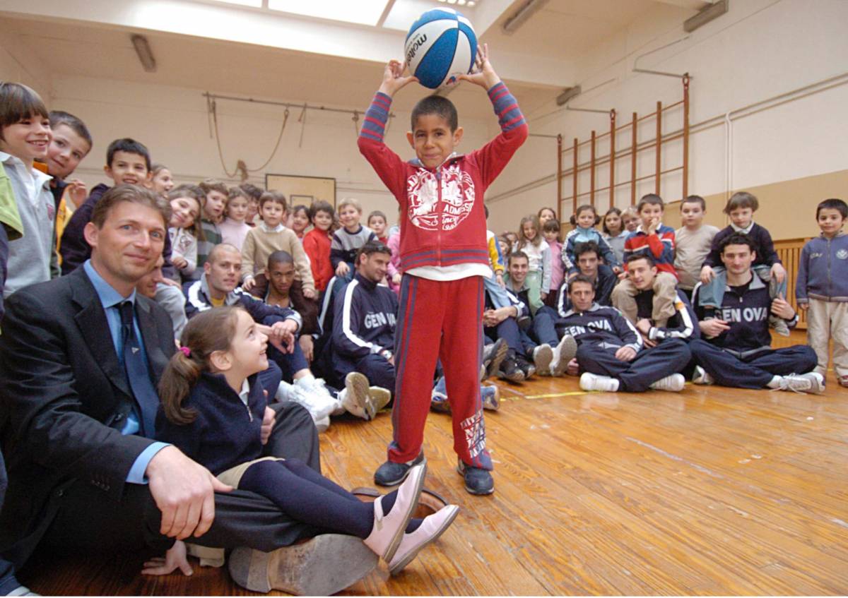 I giganti del basket tra i bimbi della Brignole Sale