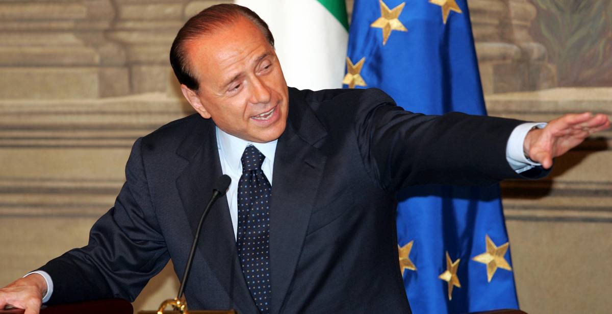 Berlusconi tiene il governo sotto scacco