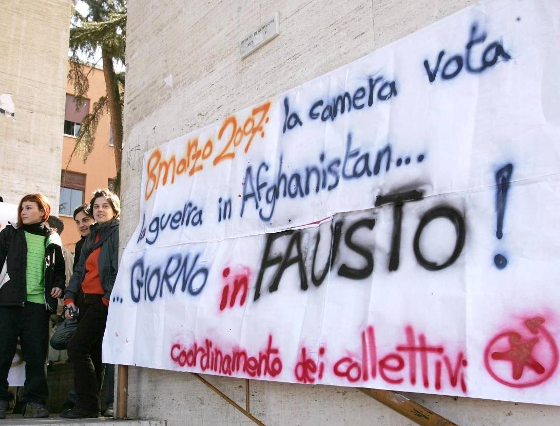 Afghanistan, Fi si astiene con Lega e An 
Bertinotti contestato dagli studenti