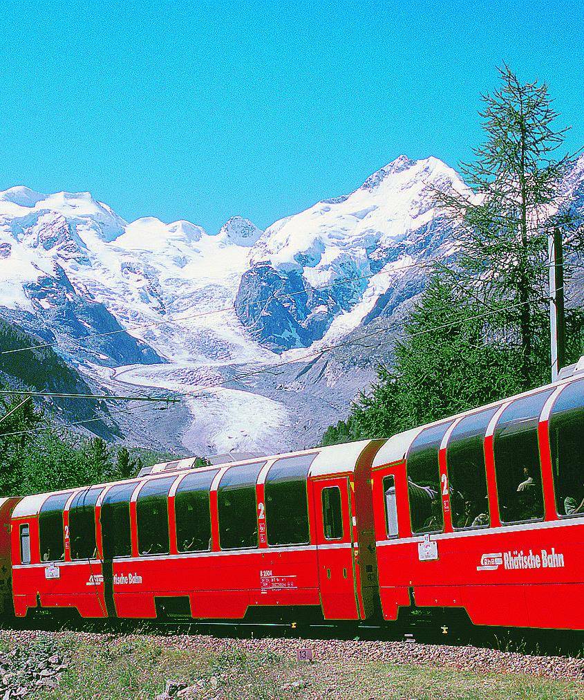 Sul trenino rosso che si arrampica tra ghiacci e creste