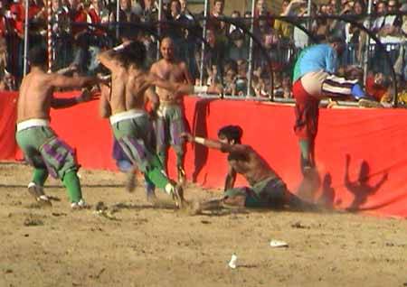 Firenze, annullata l'edizione del calcio storico 2007