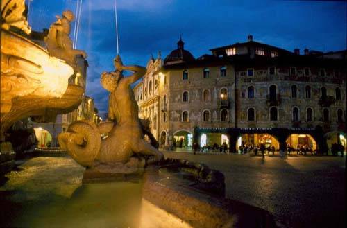 Rugbisti inglesi nudi e ubriachi fermati a Trento