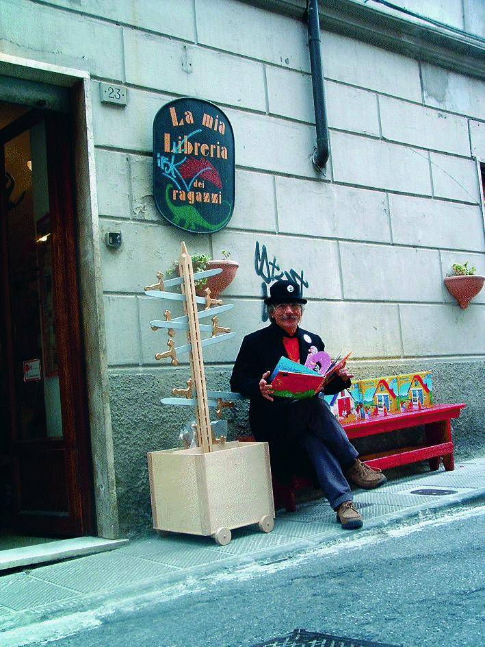 L’ex sindacalista veste in tight e di lavoro fa il raccontalibri
