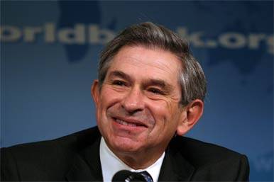 Il presidente della Banca mondiale, Wolfowitz, ammette: "Raccomandai la mia compagna"