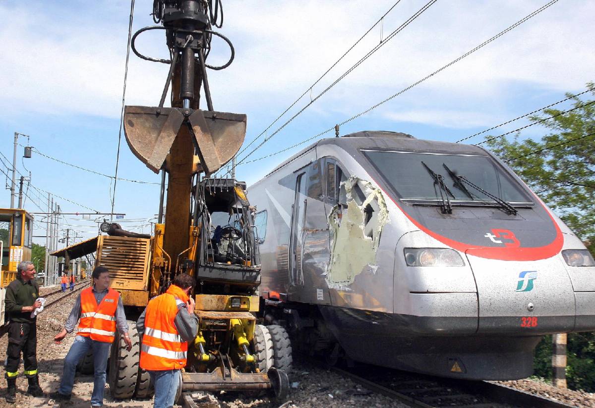 Eurostar tocca una ruspa: treni fermi per alcune ore