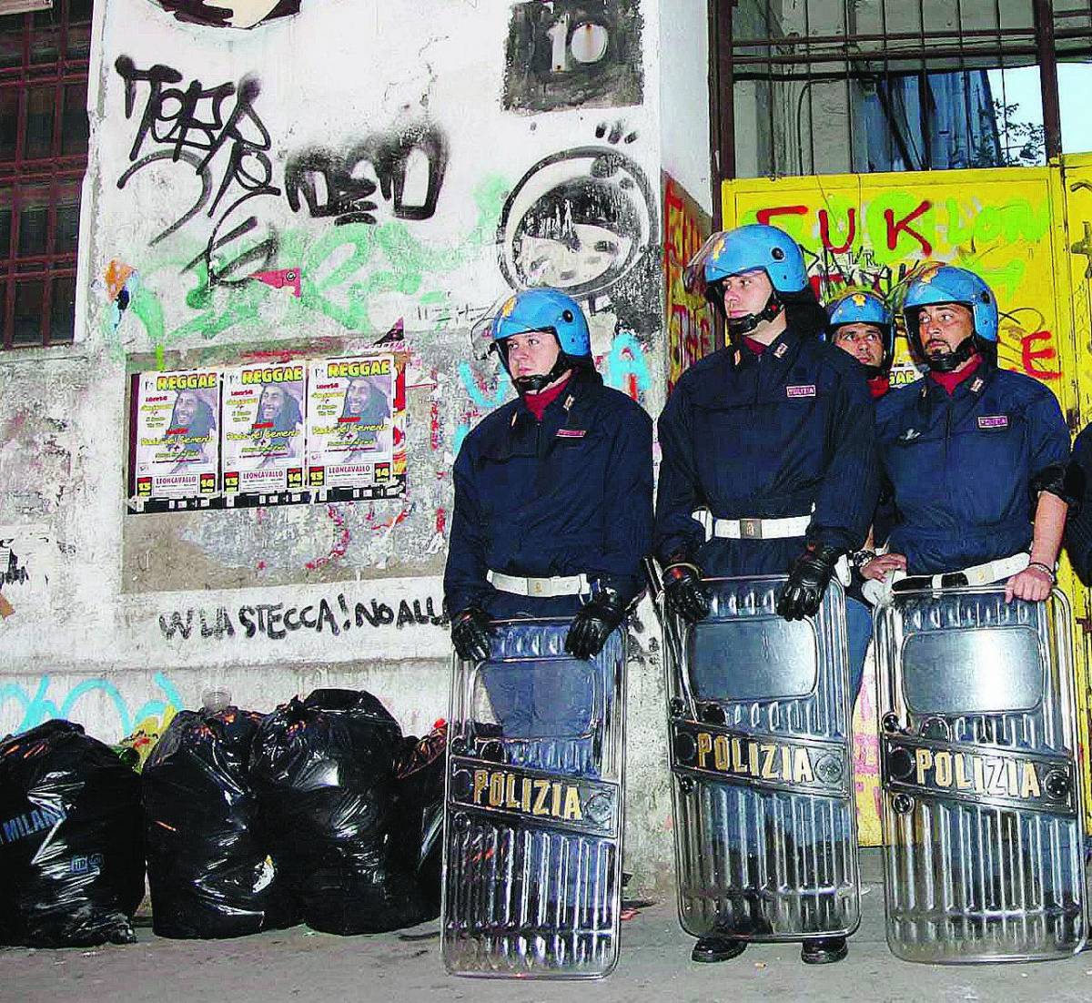 La polizia ripulisce la Stecca dai senegalesi