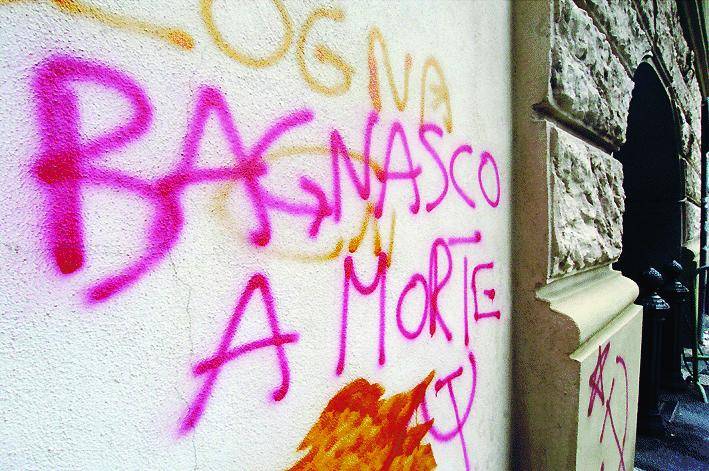 La città reagisce alle minacce  dei no global contro Bagnasco