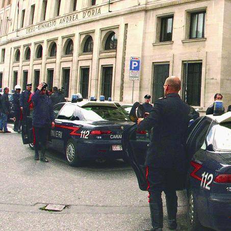 Ragazzo sfregiato da un rapinatore