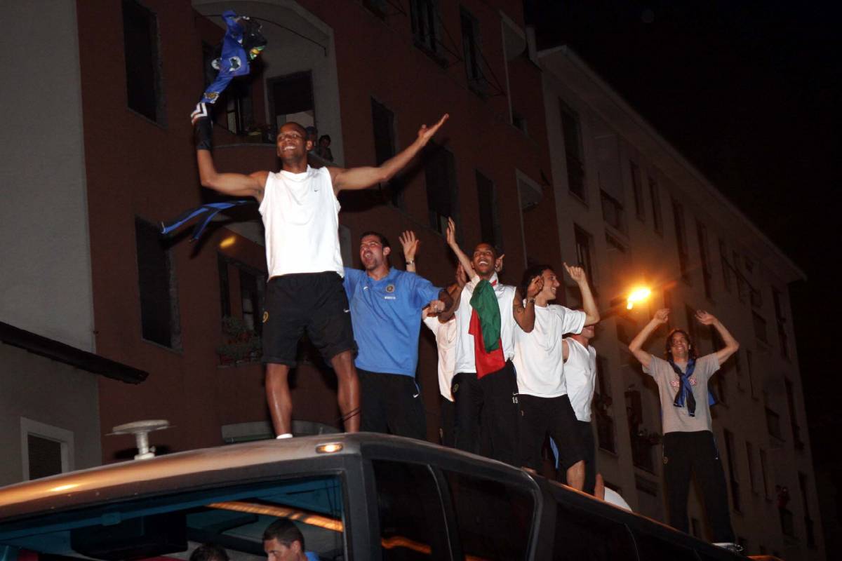 Sul tetto del pullman, poi tutti in piazza Duomo