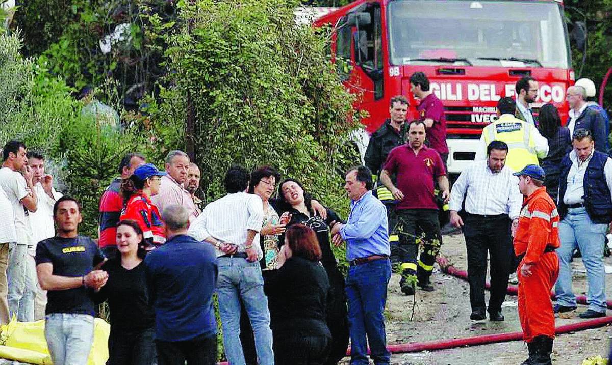 Esplode la fabbrica dei fuochi: tre morti 