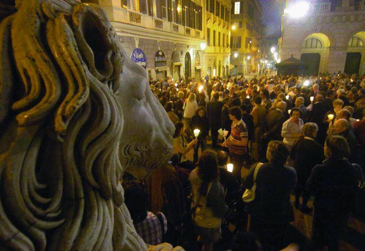 Migliaia alla fiaccolata della solidarietà