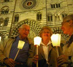 Anche islamici tra i fedeli della fiaccolata