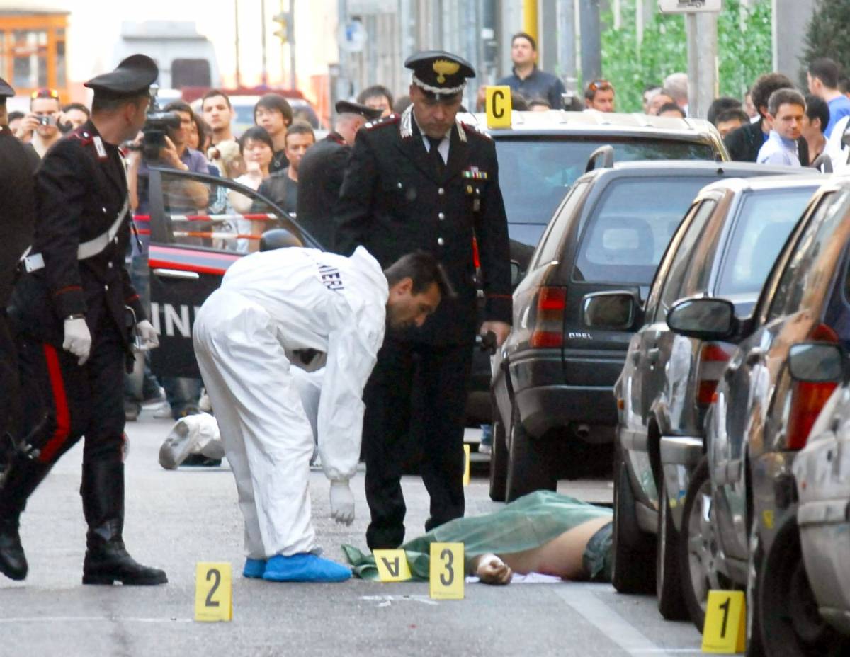 Milano, spari tra la folla nel cuore di Chinatown: due morti